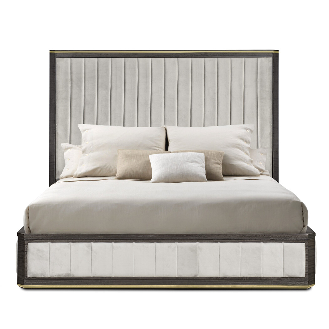 UPHOLSTERED QUEEN SIZE BED